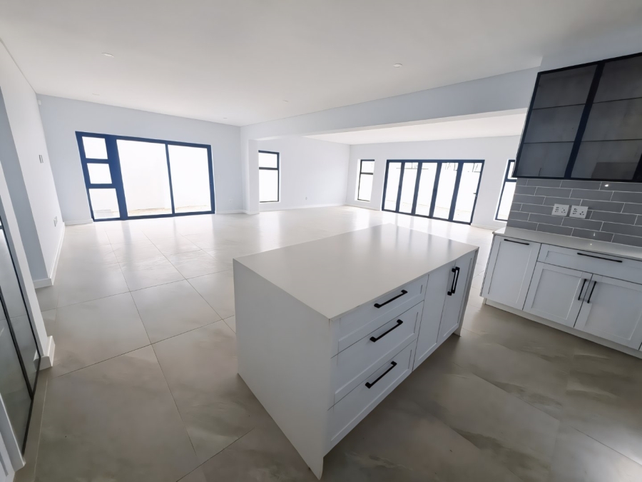 5 Bedroom Property for Sale in Sandown Western Cape